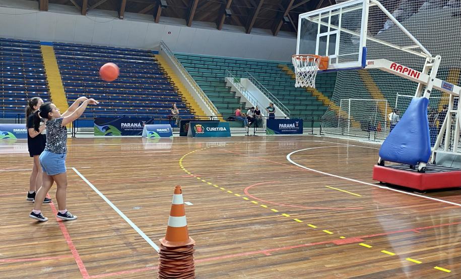 Escolinha de Esporte: Basquetebol
