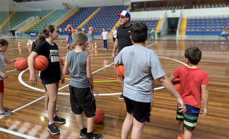 Escolinha de Esporte: Basquetebol