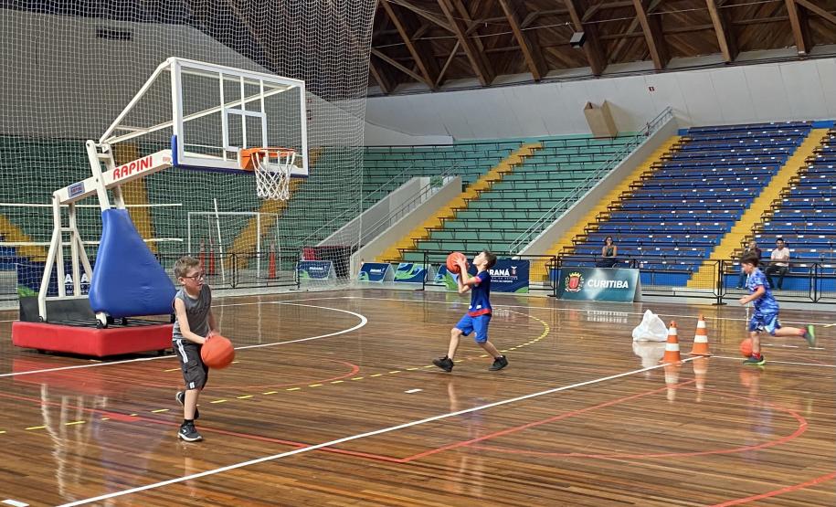 Escolinha de Esporte: Basquetebol