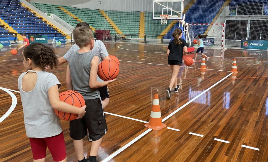 Escolinha de Esporte: Basquetebol