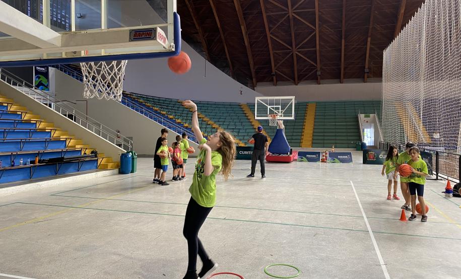 Escolinha de Esporte: Basquetebol