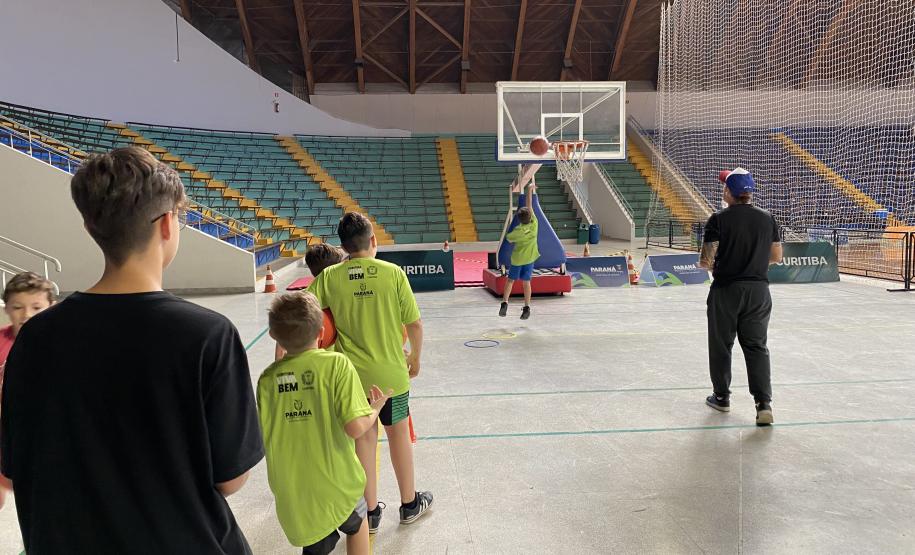 Escolinha de Esporte: Basquetebol