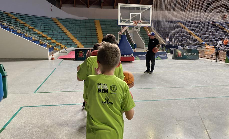 Escolinha de Esporte: Basquetebol