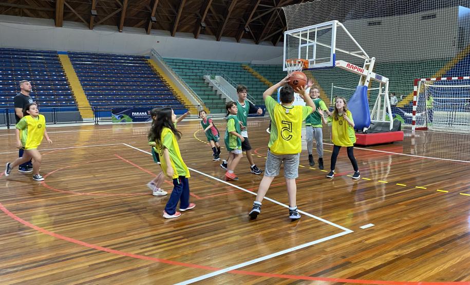 Escolinha de Esporte: Basquetebol