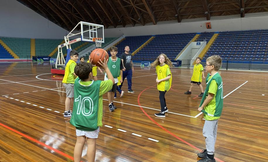 Escolinha de Esporte: Basquetebol