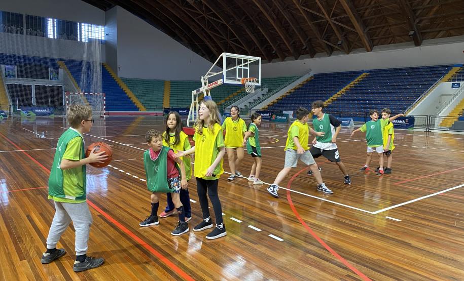Escolinha de Esporte: Basquetebol