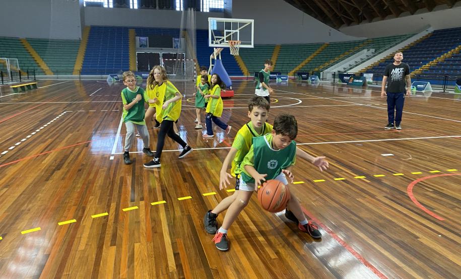 Escolinha de Esporte: Basquetebol