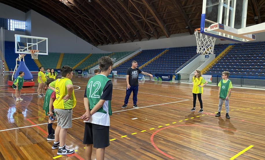 Escolinha de Esporte: Basquetebol